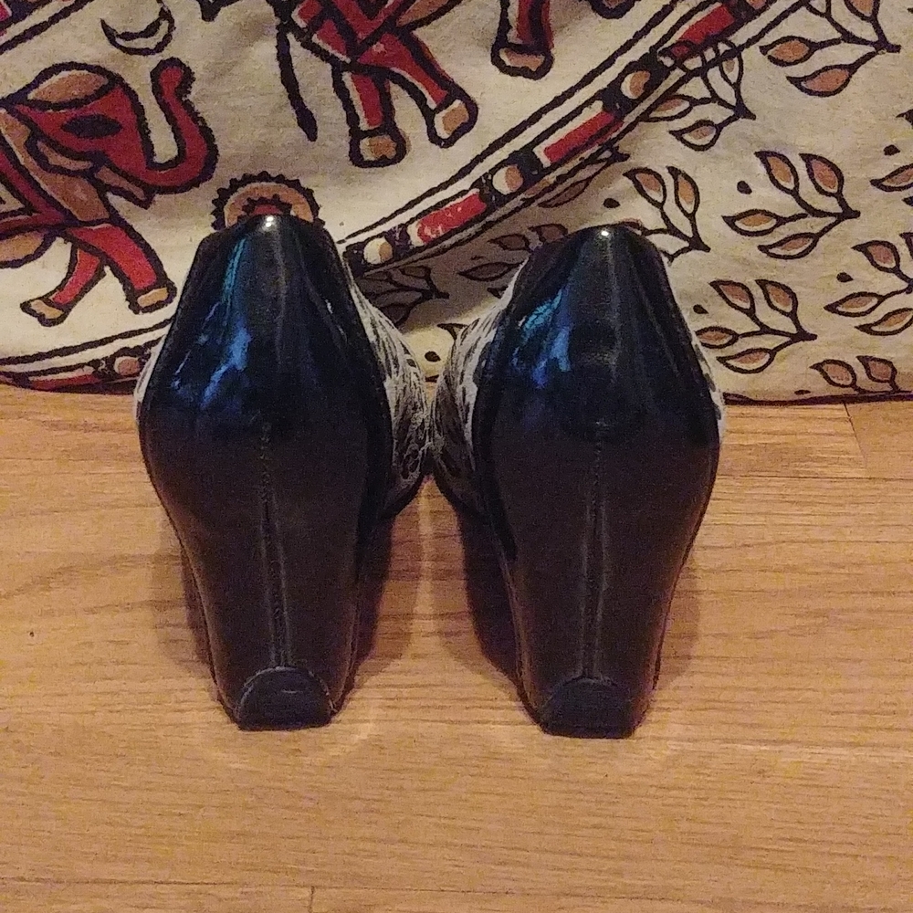 Grey Leopard Print Wedges - Picture 6 of 8